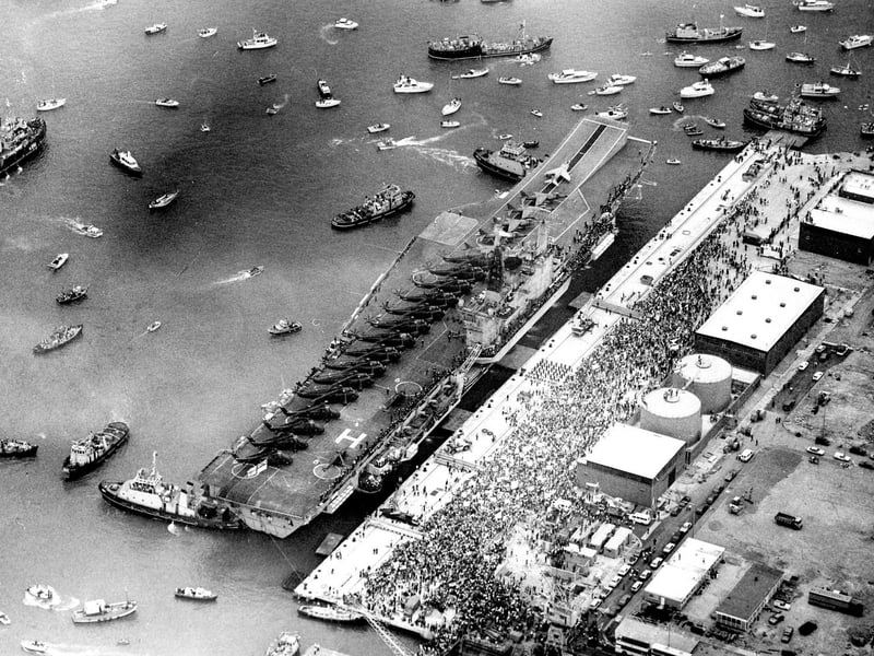 HMS Hermes returns to Portsmouth from the Falklands in July 1982. The News PP624