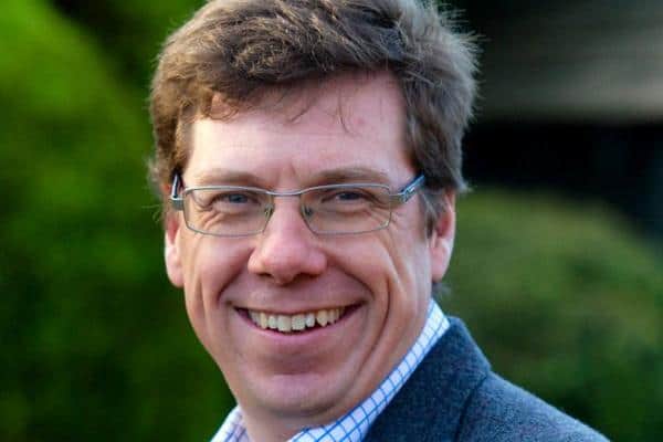 Dr Steve Tomkins