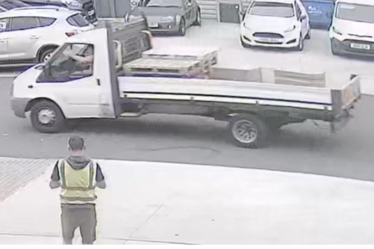 Watch: CCTV shows men operating air conditioners in a Portsmouth shop