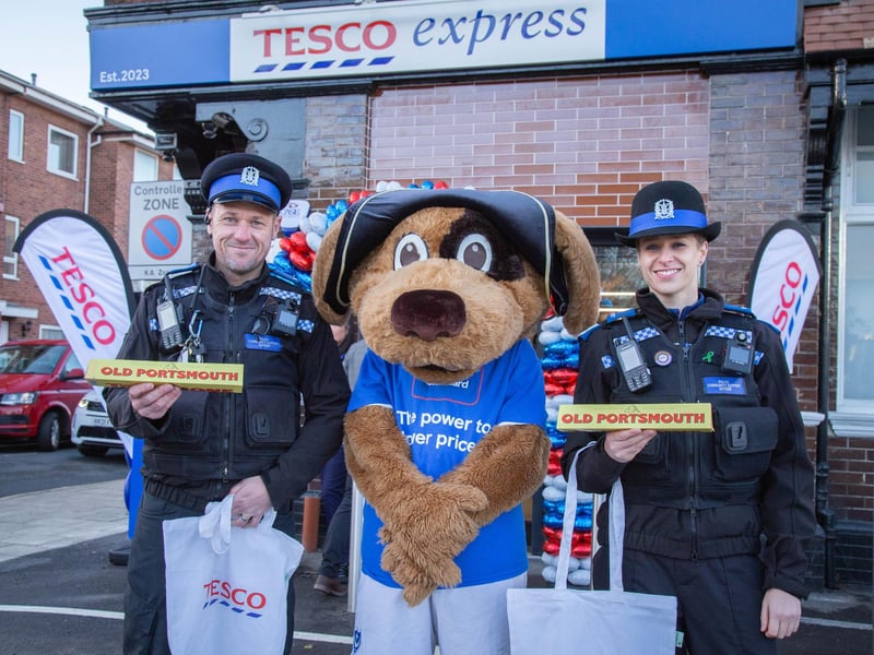 A new Tesco Express has opened in St George's Road, Old Portsmouth on Wednesday 15th November 2023Pictured: PSCO Steve Burden and Ayla Boutwood outside the Tesco Express store with Nelson the Pompey mascot marking the opening of the storePicture: Habibur Rahman