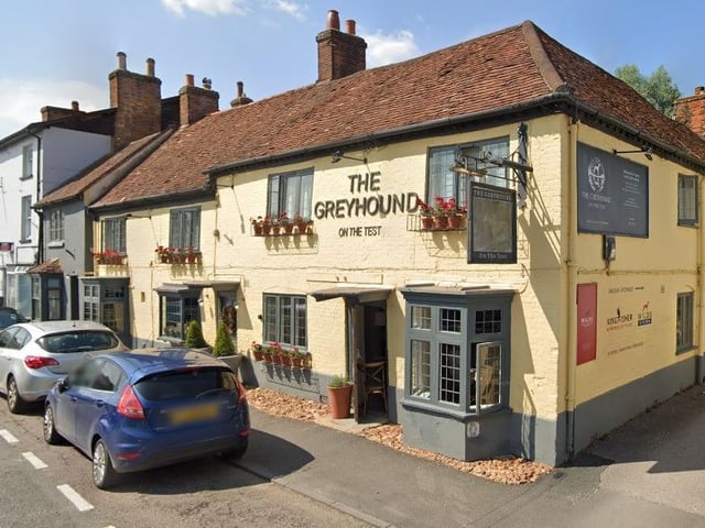 The Greyhound on the test pub, in Stockbridge, serves contemporary British cuisine. They have an appealing range of dishes includes modern small plates, a selection ‘on toast’ and a classical daily menu.