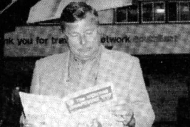 Peter Alliss at Waterloo in 1990 reading The Woking Grapevine. The complete gentleman. Picture: Bob Hind