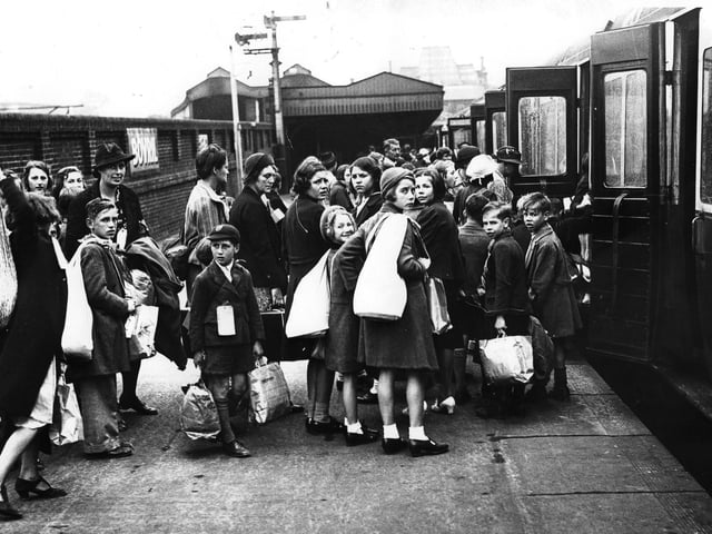 Some of the first evacuees leaving Portsmouth. The News PP298