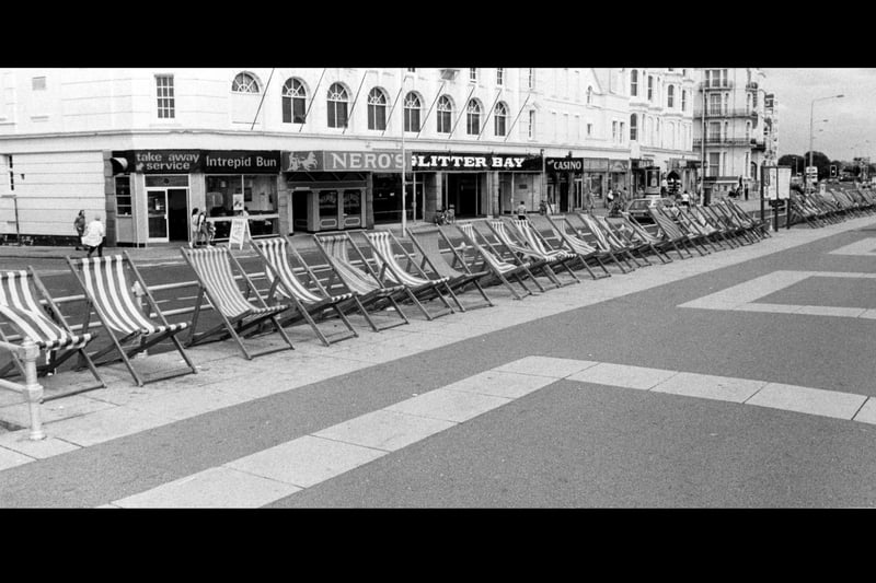 A long row of sun chairs on Southsea seafront in August 1982. The News PP4157