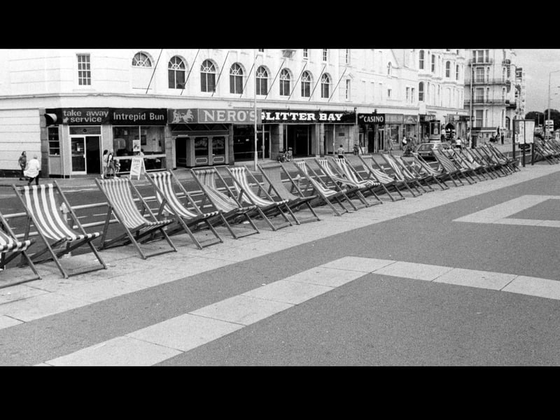 A long row of sun chairs on Southsea seafront in August 1982. The News PP4157