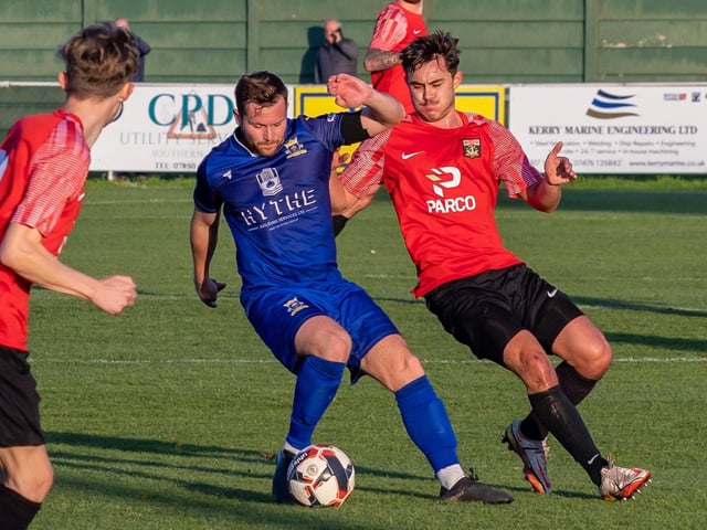 Fareham (red) v Baffins Milton Rovers. Picture: Mike Cooter
