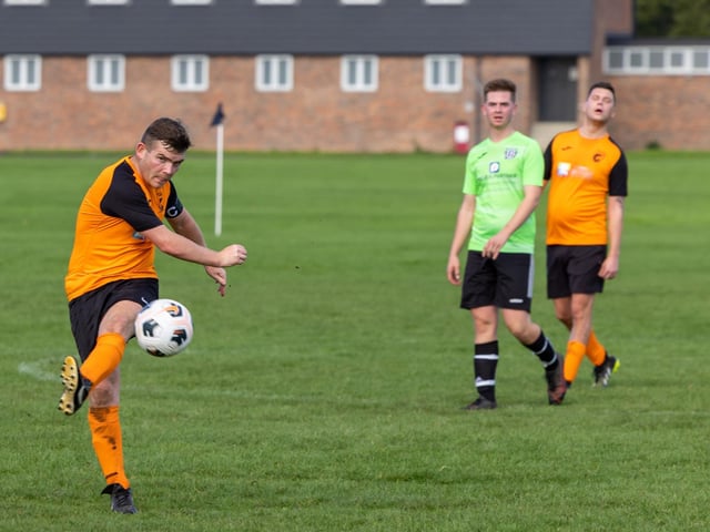 Waterlooville Wanderers (green) v AFC Farlington. Picture: Mike Cooter