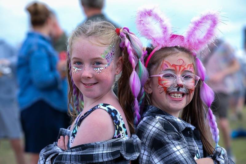 The Woolward sisters, Emily, 9, left, and Ivie, 7. Picture: Chris Moorhouse (jpns 270823-034)