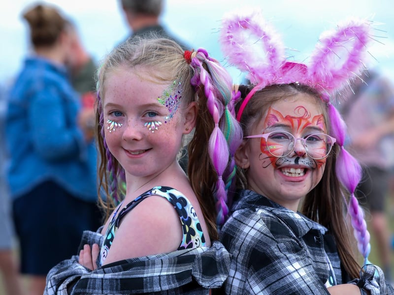 The Woolward sisters, Emily, 9, left, and Ivie, 7. Picture: Chris Moorhouse (jpns 270823-034)