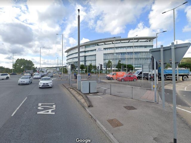 Both Johnson and Johnson and the roundabout are both gone, but if you are a Pompey native you might recognise the Marriott junction as the site of the old roundabout. It is hard to believe this has been traffic lights for the past 25 years!