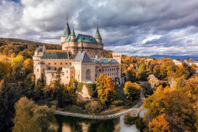 See a fairytale-like fortress on a medieval castle tour. Picture – Adobe