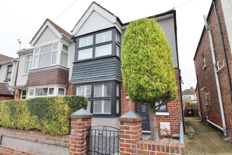 This property is formed of three bedrooms, one bathroom and one reception room.