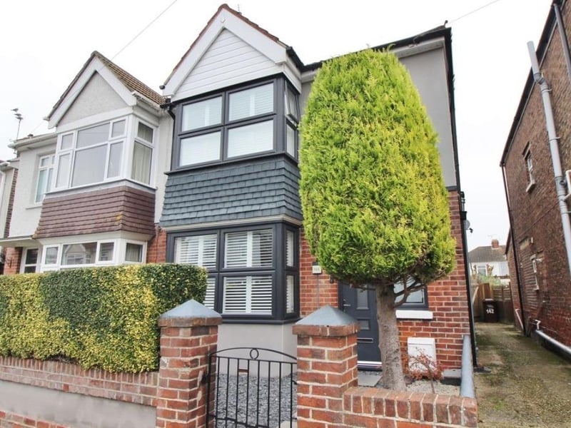 This property is formed of three bedrooms, one bathroom and one reception room.