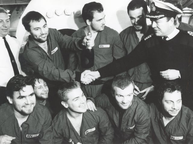 Navy divers who spent 17 days in a decompression chamber in December 1989.
Picture: (4280-3)