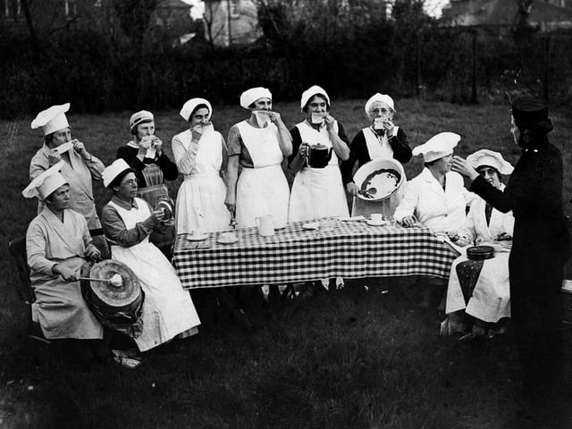 13th November 1935:  Some of the kitchen ladies of Hayling Island playing their kitchen utensils as percussion.  (Photo by Fox Photos/Getty Images)