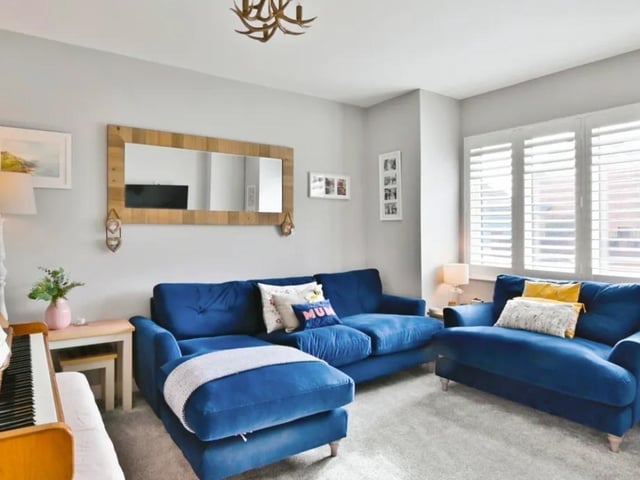 This house is located near public transport links and it has easy access to the M275.