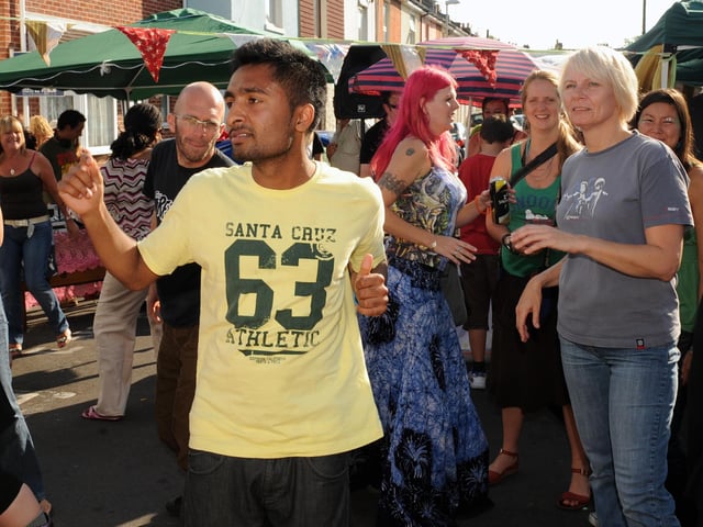 Dancing in the street (093449-42)