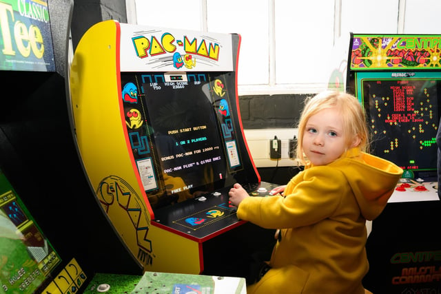 Pictured is: Blossom Whitehead, 3 gets to grips with a Pac-Man arcade game.

Picture: Keith Woodland (031221-17)