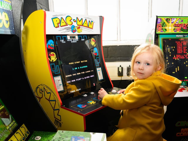 Pictured is: Blossom Whitehead, 3 gets to grips with a Pac-Man arcade game.
Picture: Keith Woodland (031221-17)