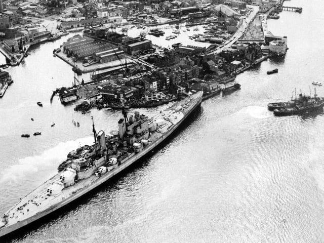 HMS Vanguard runs aground in Portsmouth Harbour after breaking loose but narrowly avoids the Still & West pub, August 4, 1960. The News PP5335