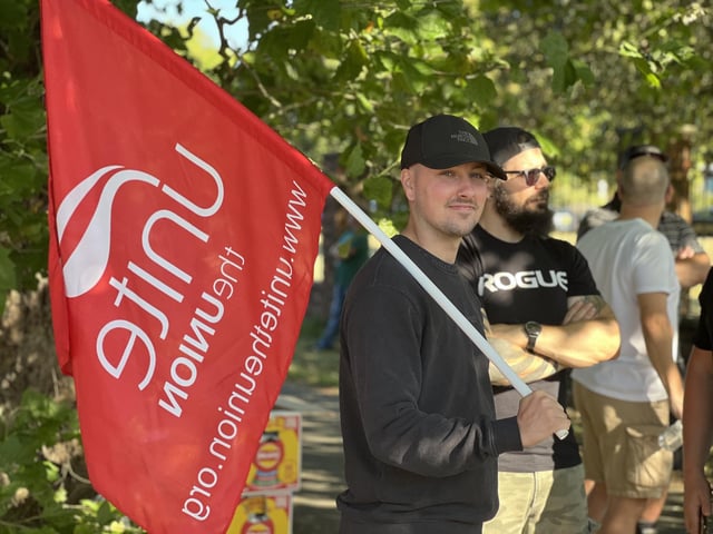 Members of the Unite union at Eaton Ltd - an aerospace firm in Segensworth - have gone on strike today amid an ongoing row over pay.