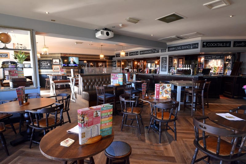 The Farmhouse Hungry Horse has a rating of 3.5 based on 763 reviews. It's main child-friendly draw is the Wacky Warehouse soft play next door.