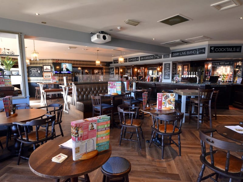 The Farmhouse Hungry Horse has a rating of 3.5 based on 763 reviews. It's main child-friendly draw is the Wacky Warehouse soft play next door.
