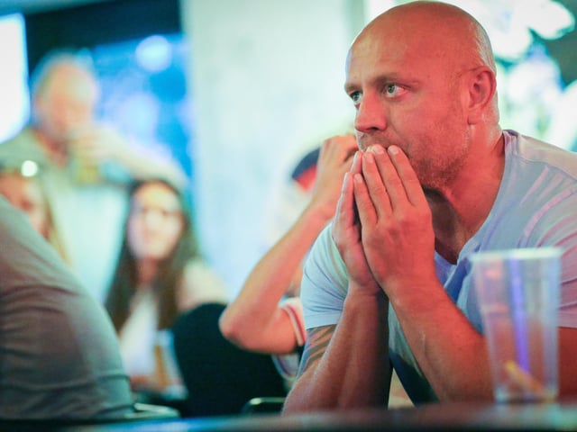 Looking for the second half winner. Fans watch Netherlands v England, UEFA Euros 2024 semi-final played in Dortmund, at Village Hotel, Lakeshore Drive, Cosham
Picture: Chris Moorhouse (100724-076)