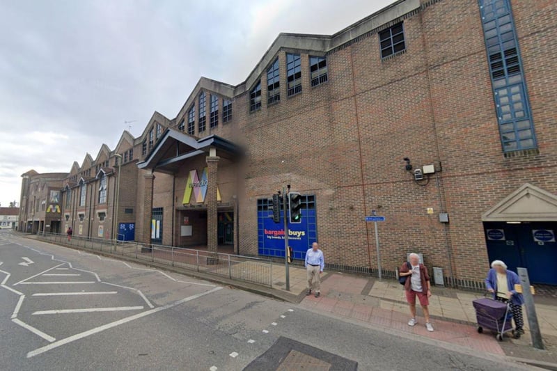 A 3,000 - 5,795 square foot unit is currently available to let through Flude. There are currently five units available in the shopping centre.