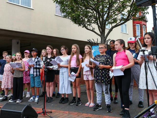 Elson Junior School Choir. Stoke Road Festival, Gosport
Picture: Chris Moorhouse (jpns 150923-35)