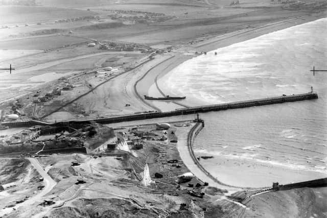 Wartime defences at Newhaven, East Sussex. In the foreground is a coastal battery alongside the Victorian fort. In front of these are gun emplacements, anti-tank blocks and barbed wire. RAF MSO_31111_O-3018 5-SEP-1943 Historic England Archive (RAF Photography)