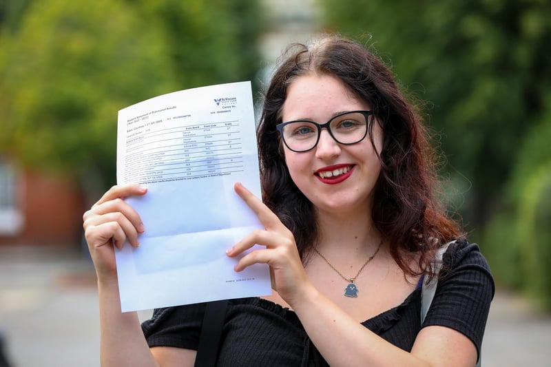 Courtney Eden has Disctinction*, A, B, and is going to study Photography at Bournemouth University.
Picture: Chris Moorhouse (jpns 170823-15)