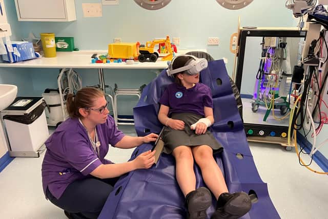 Play Specialist Zoe with patient Eva.