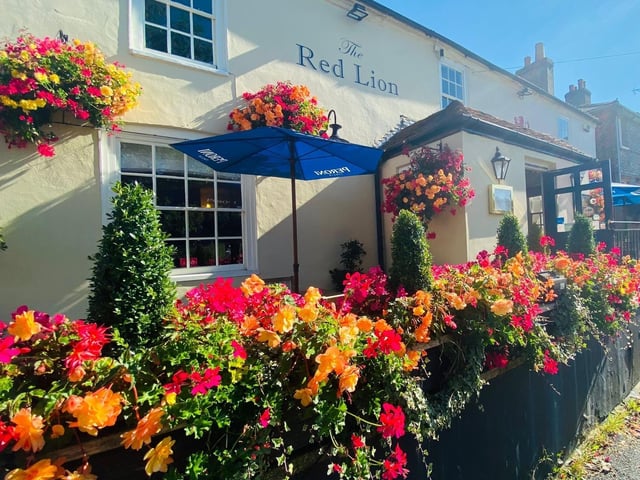 The Red Lion on High Street, Southwick is delightful country pub. It has a rating of 4.5 from 222 TripAdvisor reviews.
