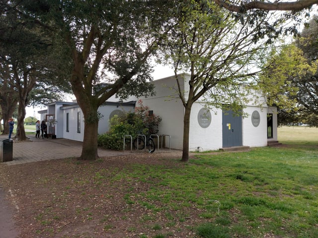 The Parade Tea Rooms, on Western Parade, has a rating of 4.6 on google with 1,464 reviews.