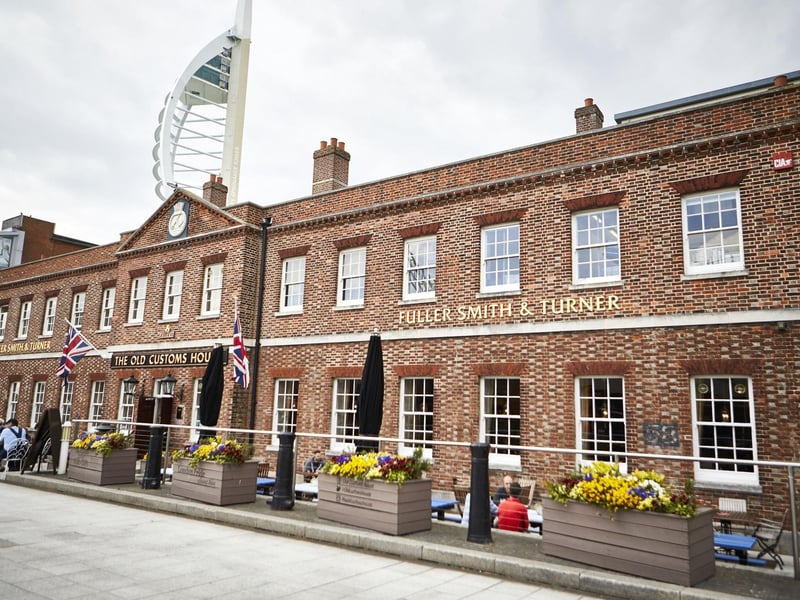 The Old Customs House pub in Gunwharf Quays is known for its brilliant food and it is the ideal location if you are heading to Gunwharf Quays to shop and eat.