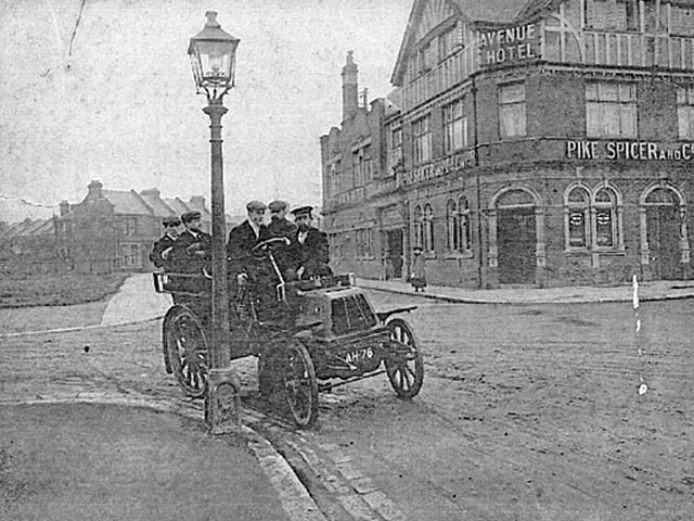 Located on Twyford Avenue in Stamshaw, The Hotel Avenue was another one of A E Cogswell's boozers. Designed for the Pike Spicer brewery it offered bed and breakfast until its closure in early 2012. It has since been turned into apartments.