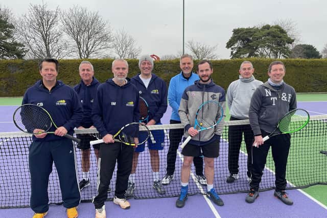 Avenue 2 v Warsash 2 (from left): Clive Buckle, Ross MacPherson, Ian Marks, Andy Gilliatt, Martin Doyle, Miles Quinn, Malcolm van
Rooyen, Jon Farghar