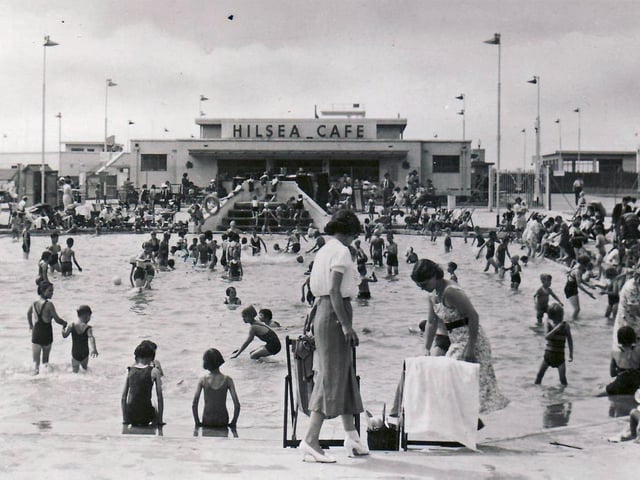 The paddling pool and cafe at Hilsea Lido, Portsmouth, possibly in the late 1940s.