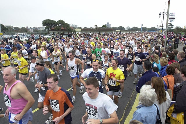 The 2001 Great South Run begins.