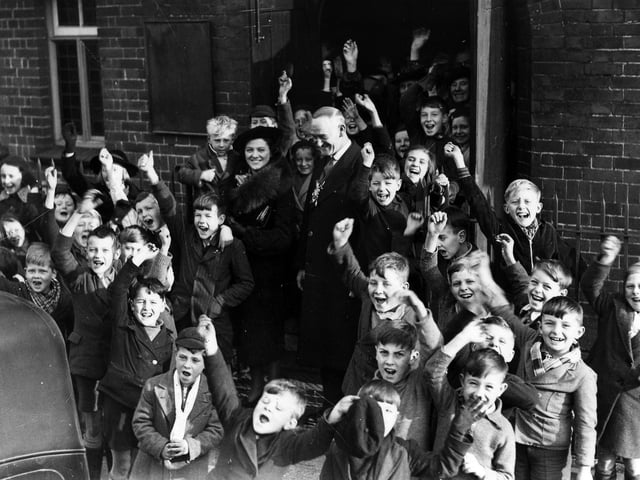 Stamshaw evacuees at Eastleigh with Lord Mayor and Lady Mayoress of Portsmouth in December 1939. The News PP302