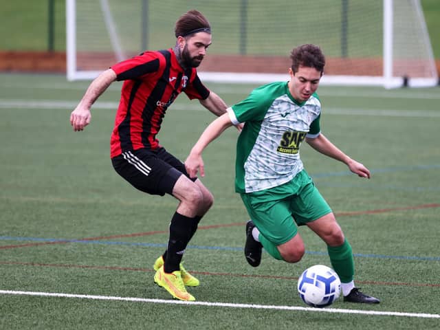 Mob Albion (green/white) v Hamble United. Picture by Sam Stephenson