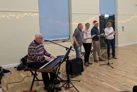 A festive singalong headed by Thomas Lunn.