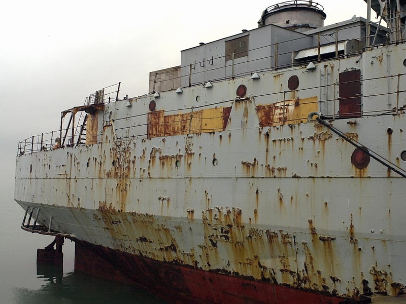 HMS Stalker an LST alongside at Pounds Shipyard at Tipner in Portsmouth 12th December 2002. Picture: Malcolm Wells 026251-198