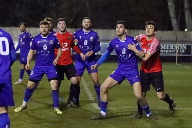 Baffins (blue) and Fareham' players wait for a corner. Picture by Ken Walker