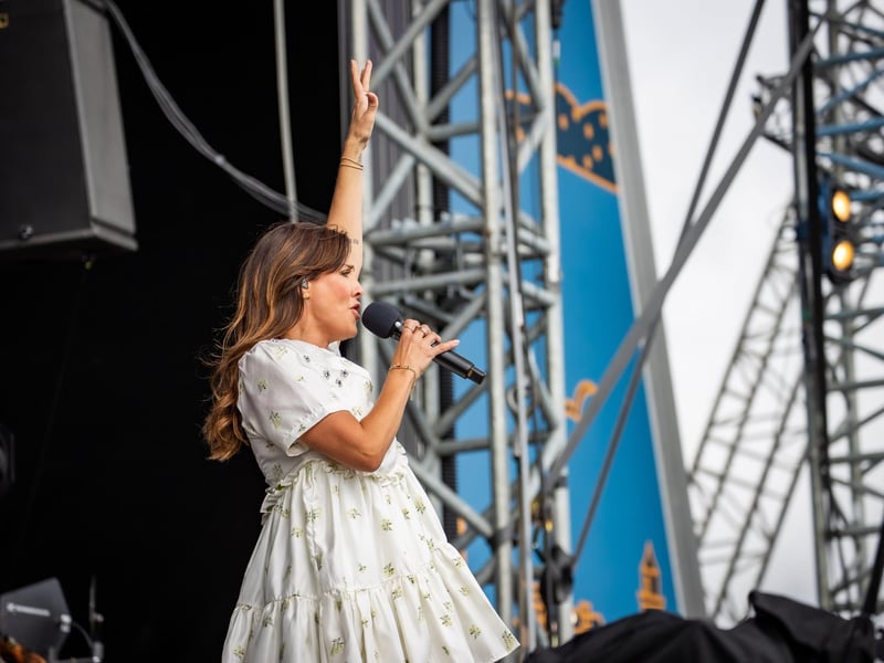 Natalie Imbruglia was the big lunchtime act 
Photos by Alex Shute