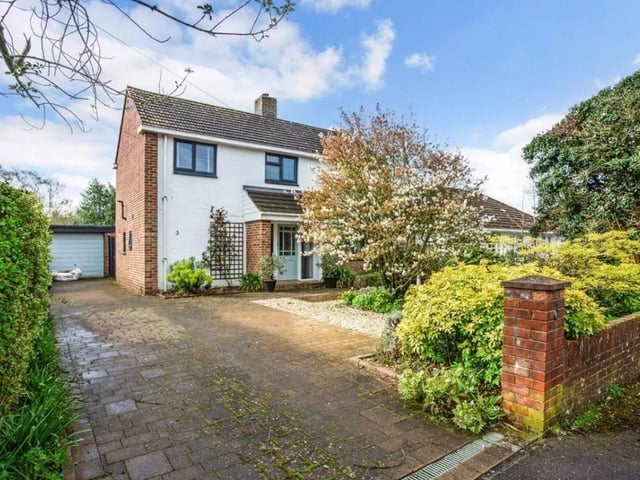 The listing says: "Nestled in the charming neighborhood of Warblington, Havant, this stunning 4-bedroom detached house offers a harmonious blend of modern comfort and classic elegance."