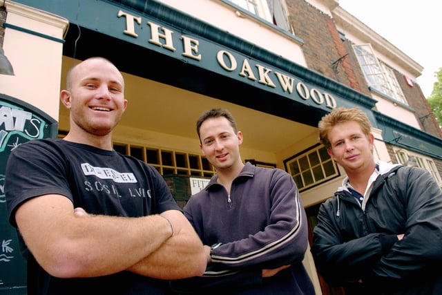 Opened in the 1930s. The Oakwood originally had two bars but when it was taken over by national firm Punch Taverns they were knocked into one. In 2009 the building was bought by the Co-operative society.