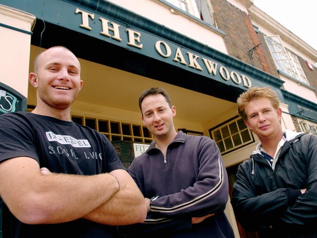 Opened in the 1930s. The Oakwood originally had two bars but when it was taken over by national firm Punch Taverns they were knocked into one. In 2009 the building was bought by the Co-operative society.