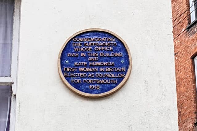 A new blue plaque has been installed in Southsea commemorating Kate Edmonds, who became the city's first woman elected as a councillor in 1918, along with the activist suffragettes who supported her.